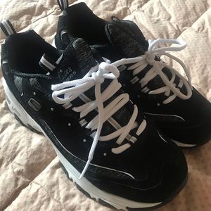 Sketchers Sneakers 7.5 NEW